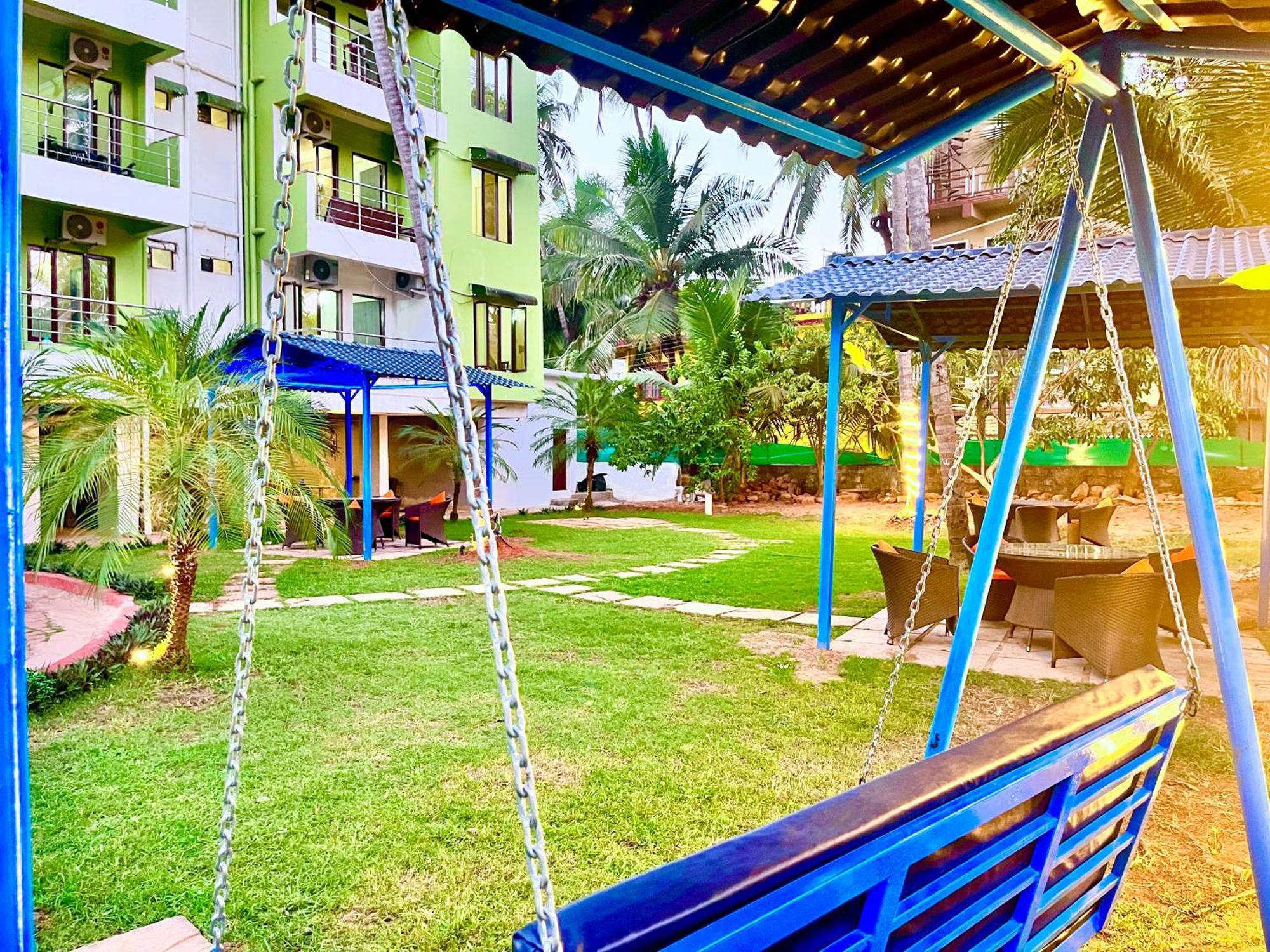 Summer Beach Resort, Goa - #Near Baga Beach #Swimming Pool #Garden #Bar #Lift #Premium Rooms #Property Of The Year #70565-84665 Calangute Eksteriør bilde