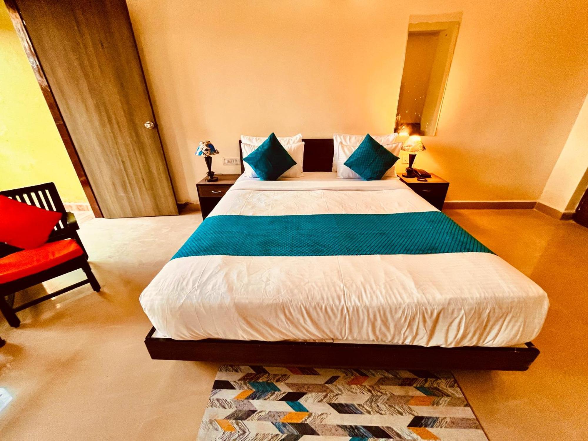 Summer Beach Resort, Goa - #Near Baga Beach #Swimming Pool #Garden #Bar #Lift #Premium Rooms #Property Of The Year #70565-84665 Calangute Eksteriør bilde