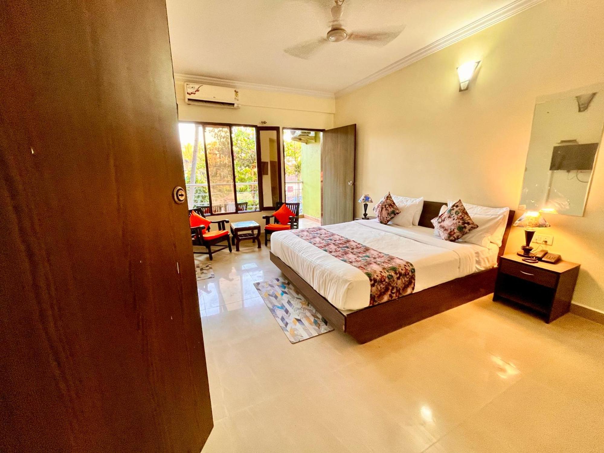 Summer Beach Resort, Goa - #Near Baga Beach #Swimming Pool #Garden #Bar #Lift #Premium Rooms #Property Of The Year #70565-84665 Calangute Eksteriør bilde