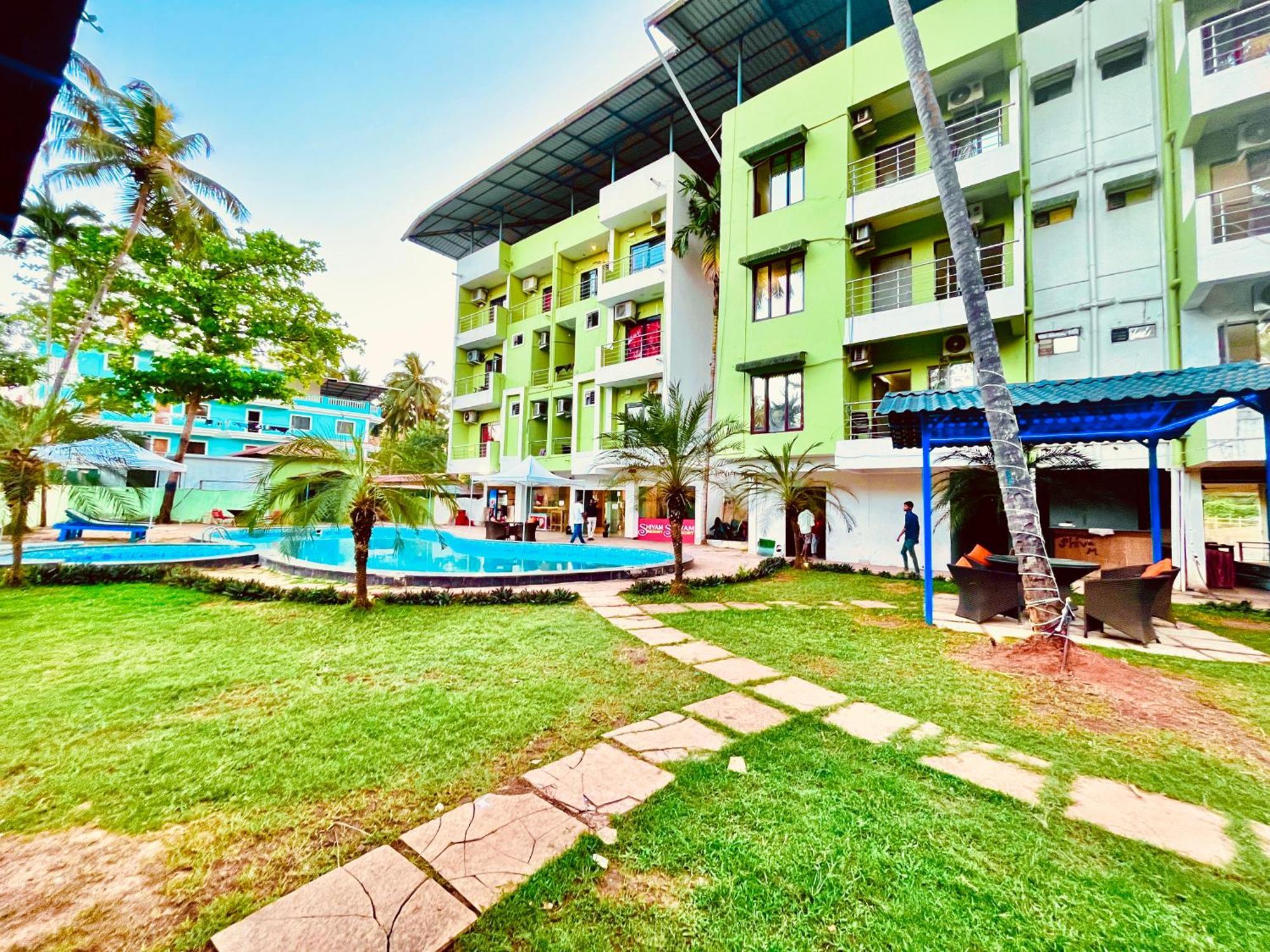 Summer Beach Resort, Goa - #Near Baga Beach #Swimming Pool #Garden #Bar #Lift #Premium Rooms #Property Of The Year #70565-84665 Calangute Eksteriør bilde