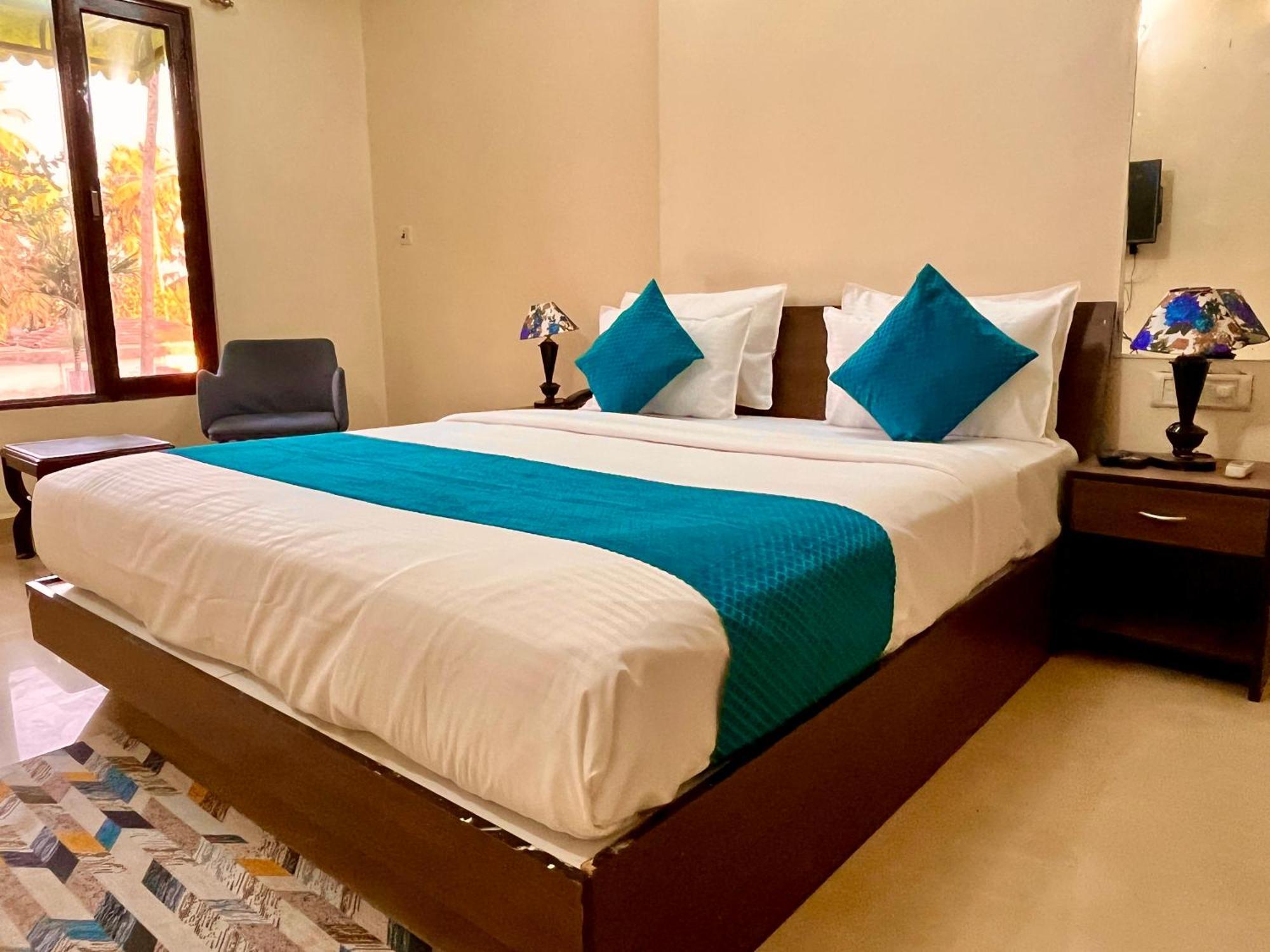 Summer Beach Resort, Goa - #Near Baga Beach #Swimming Pool #Garden #Bar #Lift #Premium Rooms #Property Of The Year #70565-84665 Calangute Eksteriør bilde