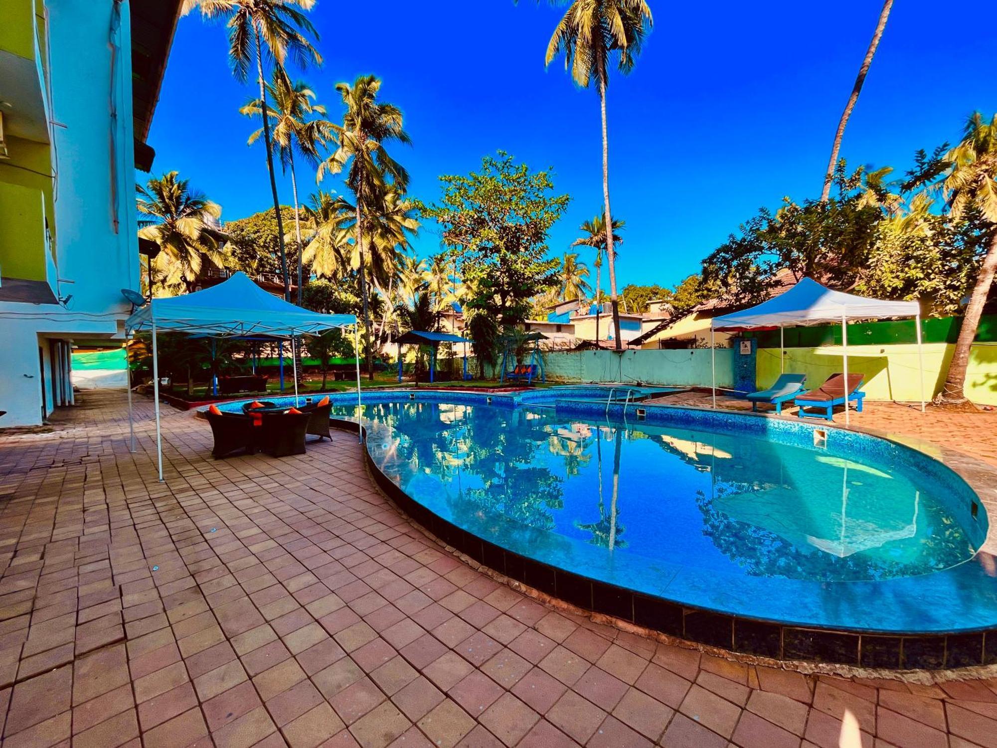 Summer Beach Resort, Goa - #Near Baga Beach #Swimming Pool #Garden #Bar #Lift #Premium Rooms #Property Of The Year #70565-84665 Calangute Eksteriør bilde