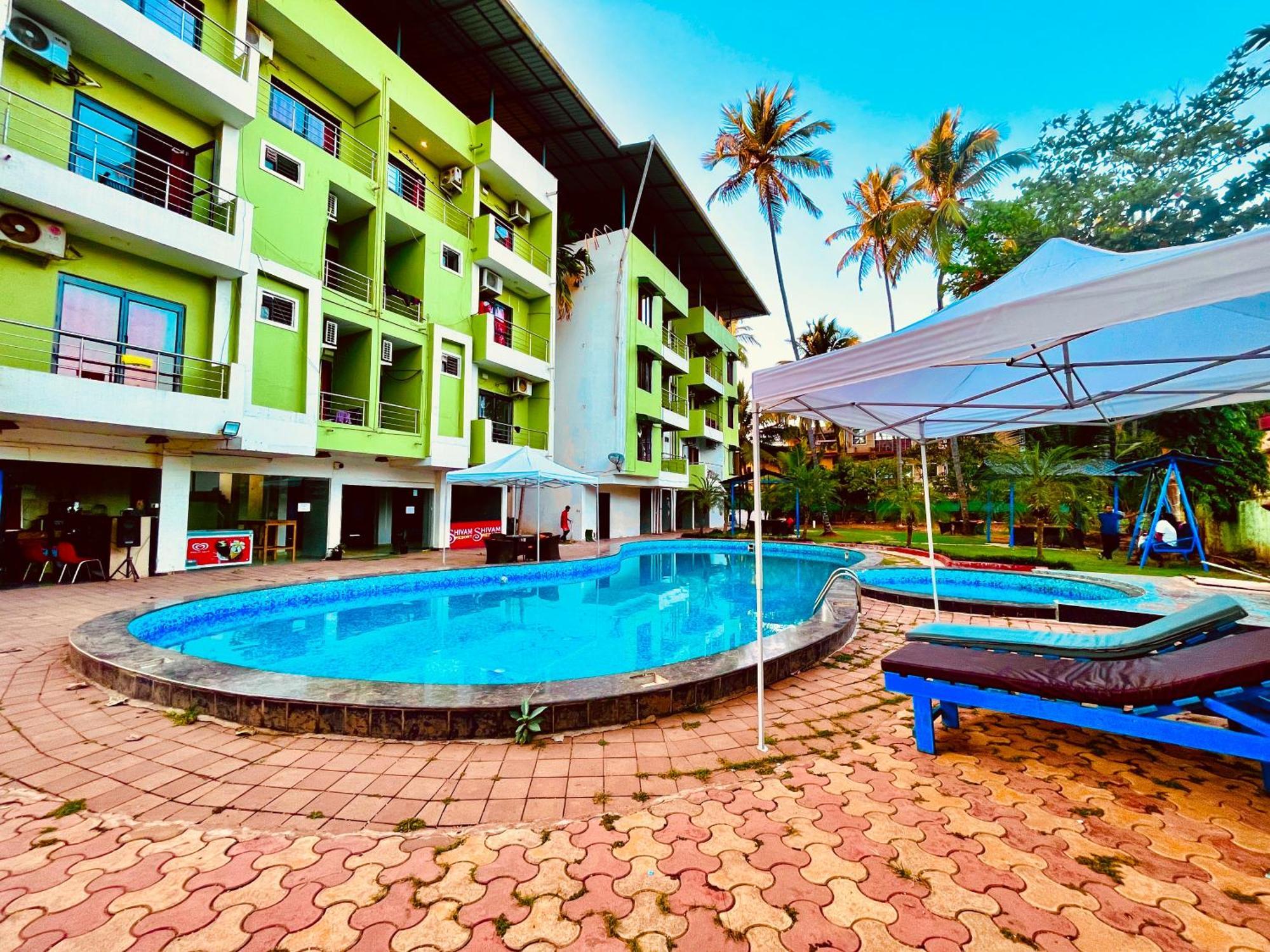 Summer Beach Resort, Goa - #Near Baga Beach #Swimming Pool #Garden #Bar #Lift #Premium Rooms #Property Of The Year #70565-84665 Calangute Eksteriør bilde