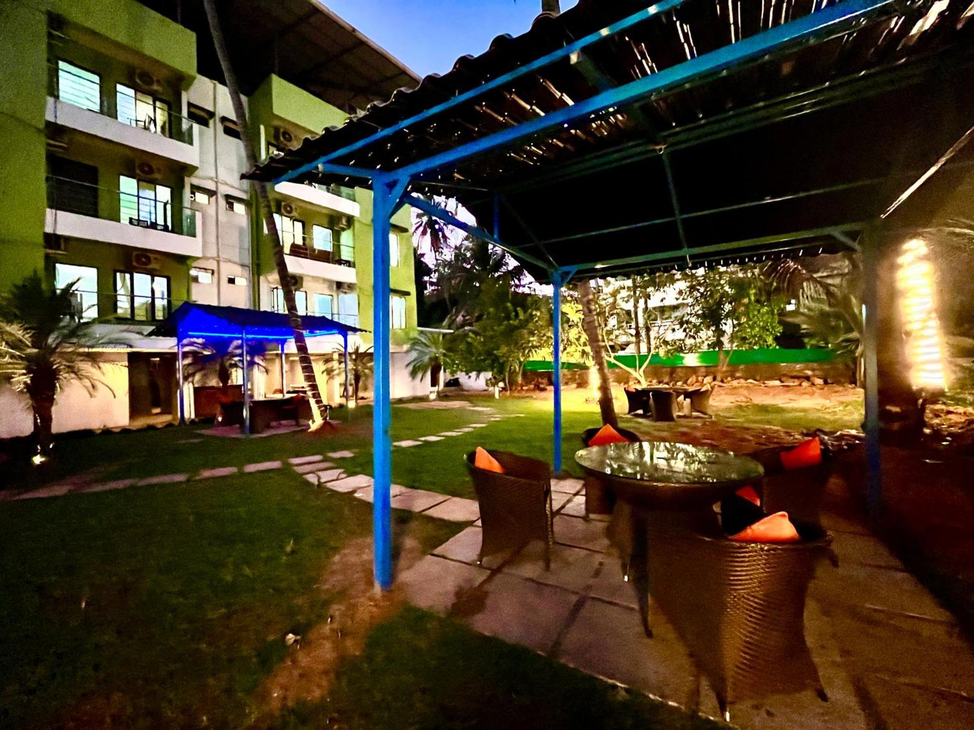 Summer Beach Resort, Goa - #Near Baga Beach #Swimming Pool #Garden #Bar #Lift #Premium Rooms #Property Of The Year #70565-84665 Calangute Eksteriør bilde
