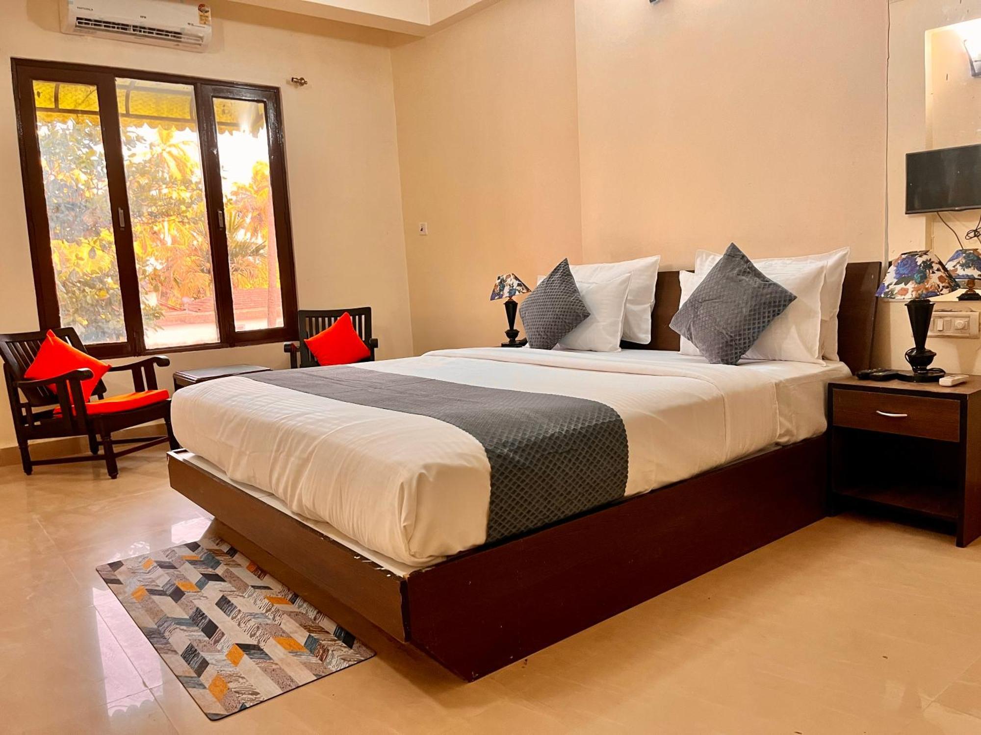 Summer Beach Resort, Goa - #Near Baga Beach #Swimming Pool #Garden #Bar #Lift #Premium Rooms #Property Of The Year #70565-84665 Calangute Eksteriør bilde