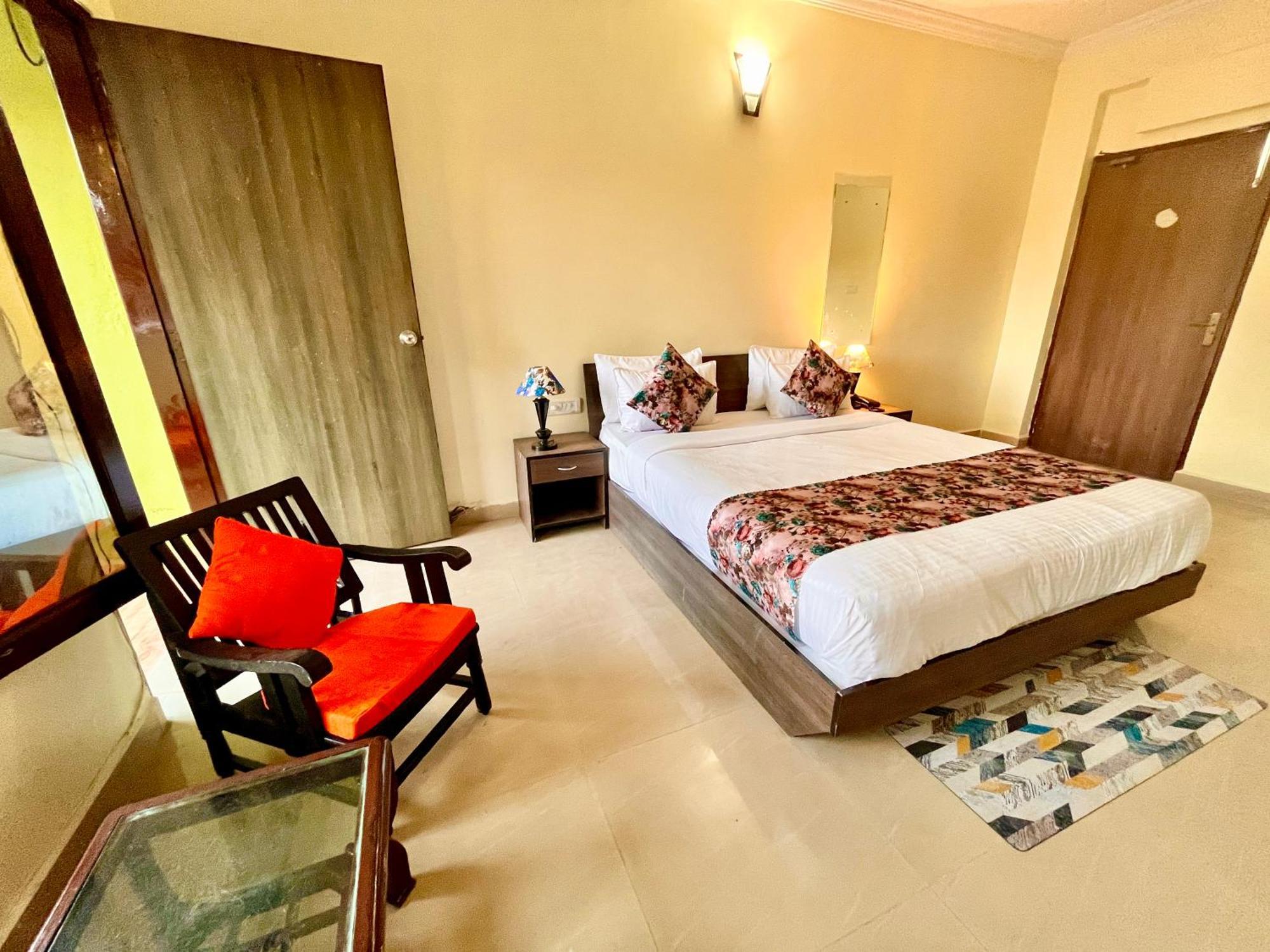 Summer Beach Resort, Goa - #Near Baga Beach #Swimming Pool #Garden #Bar #Lift #Premium Rooms #Property Of The Year #70565-84665 Calangute Eksteriør bilde