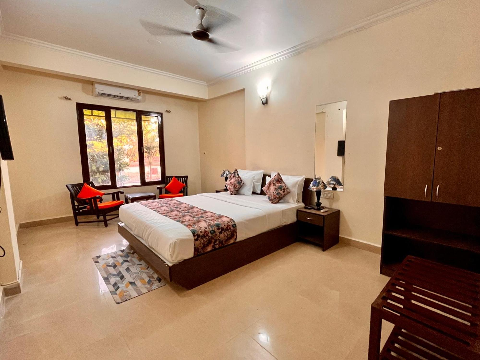 Summer Beach Resort, Goa - #Near Baga Beach #Swimming Pool #Garden #Bar #Lift #Premium Rooms #Property Of The Year #70565-84665 Calangute Eksteriør bilde