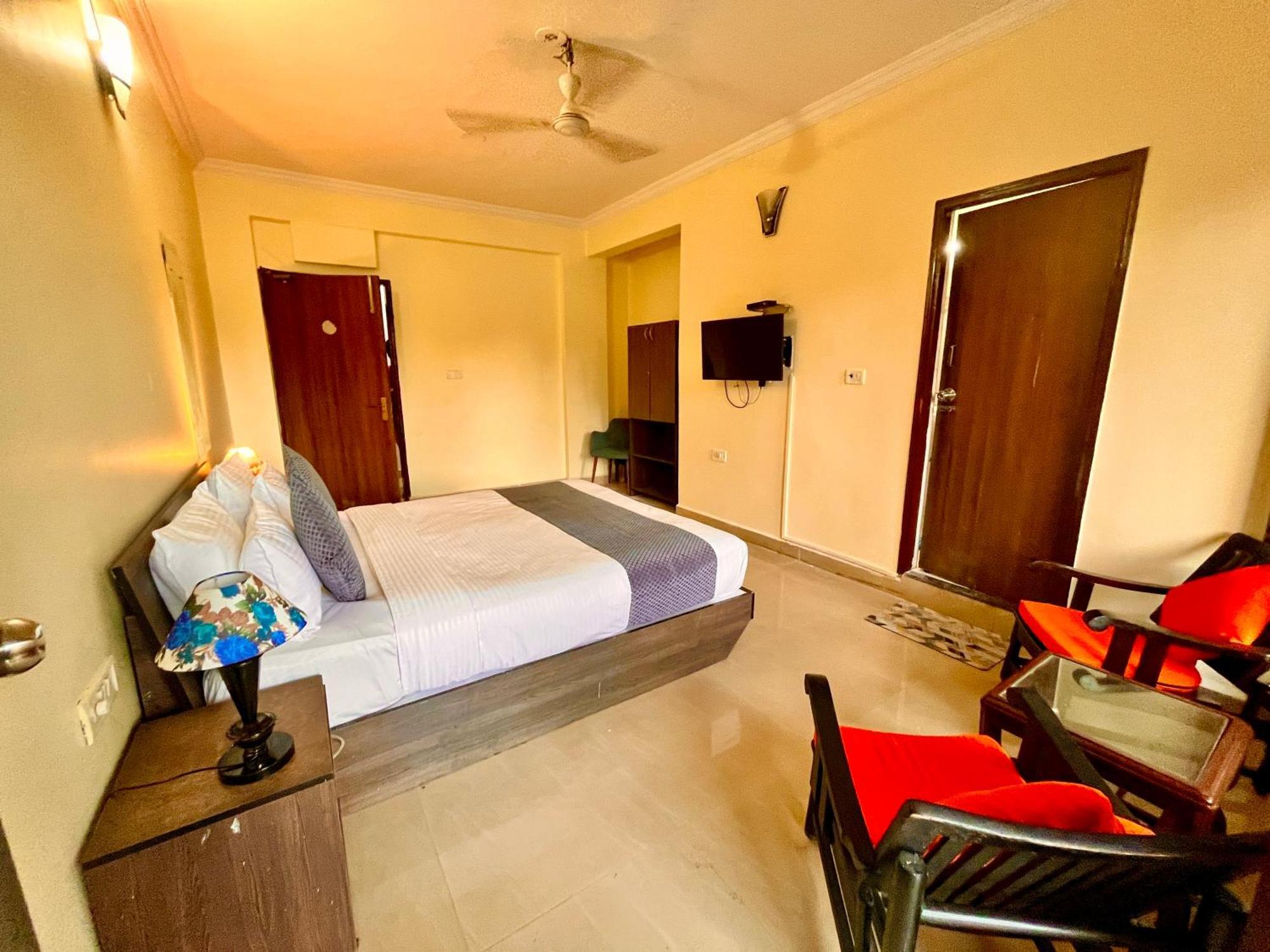 Summer Beach Resort, Goa - #Near Baga Beach #Swimming Pool #Garden #Bar #Lift #Premium Rooms #Property Of The Year #70565-84665 Calangute Eksteriør bilde