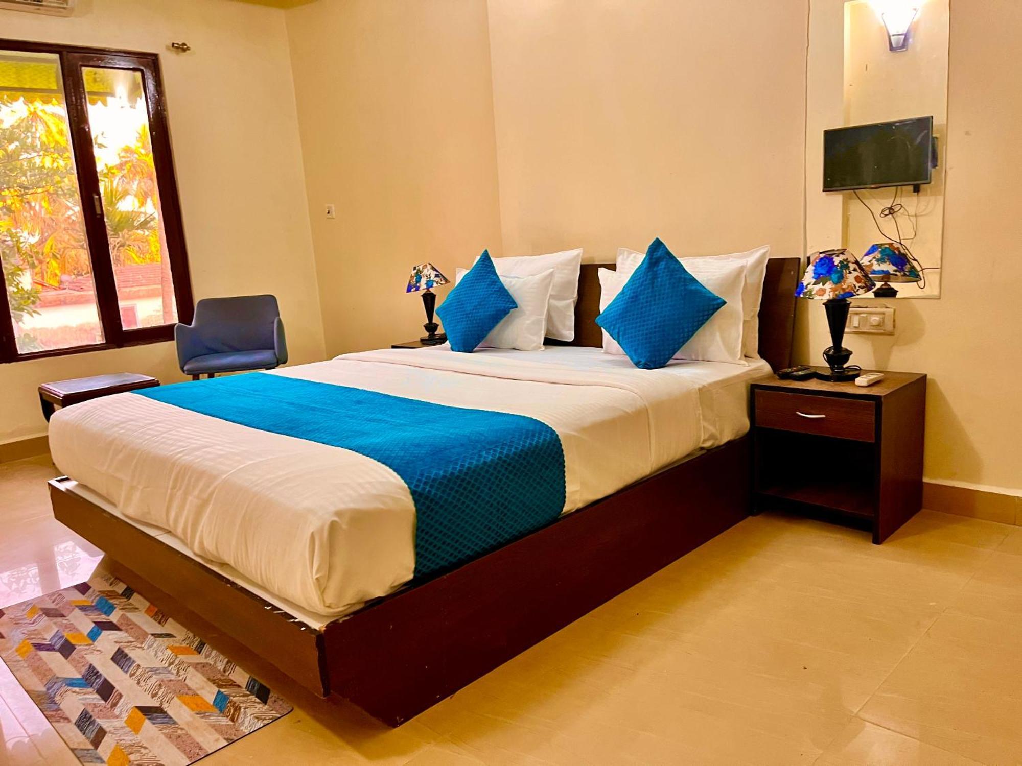 Summer Beach Resort, Goa - #Near Baga Beach #Swimming Pool #Garden #Bar #Lift #Premium Rooms #Property Of The Year #70565-84665 Calangute Eksteriør bilde