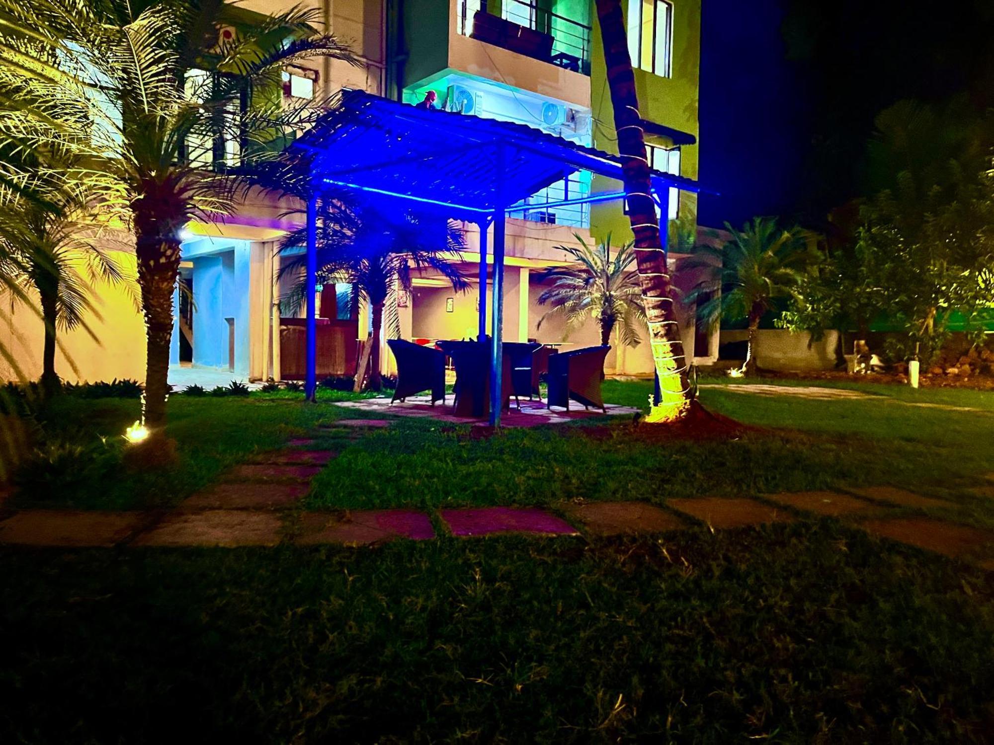 Summer Beach Resort, Goa - #Near Baga Beach #Swimming Pool #Garden #Bar #Lift #Premium Rooms #Property Of The Year #70565-84665 Calangute Eksteriør bilde